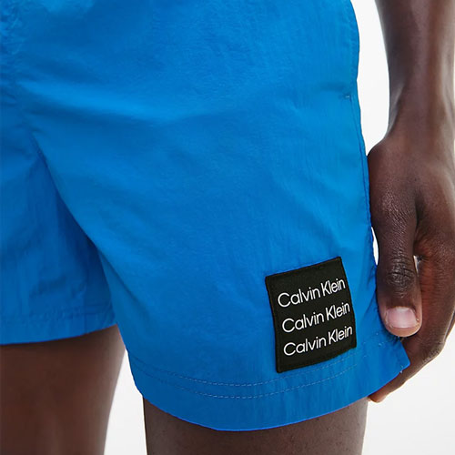CK-blauw-zwemshort-detail